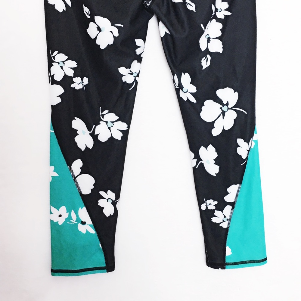 Fabletics Tuberose Capri Black Jazmine Print XXS - Picture 8 of 8